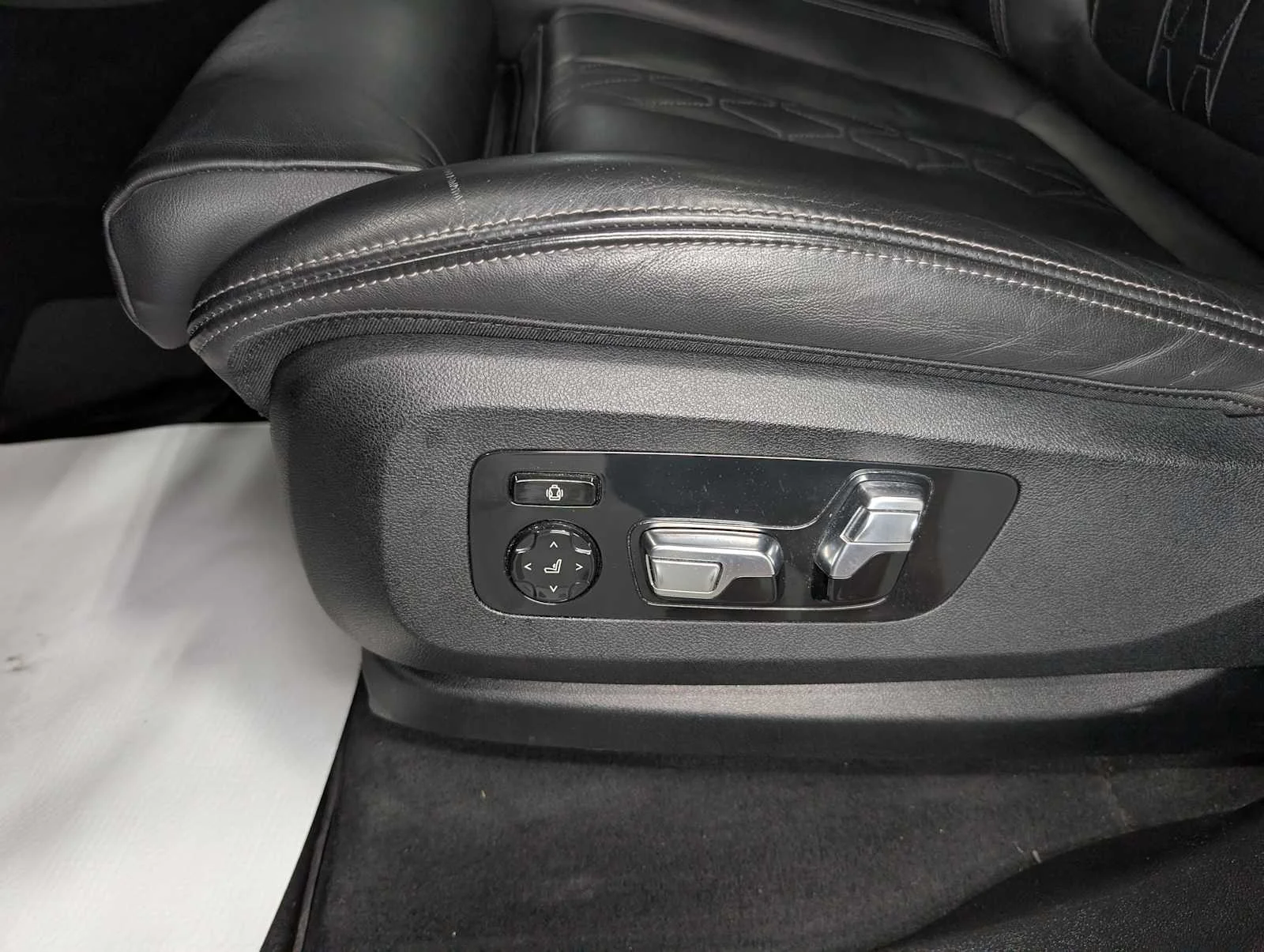 Used 2023 Alpine White BMW xDrive40i image 41
