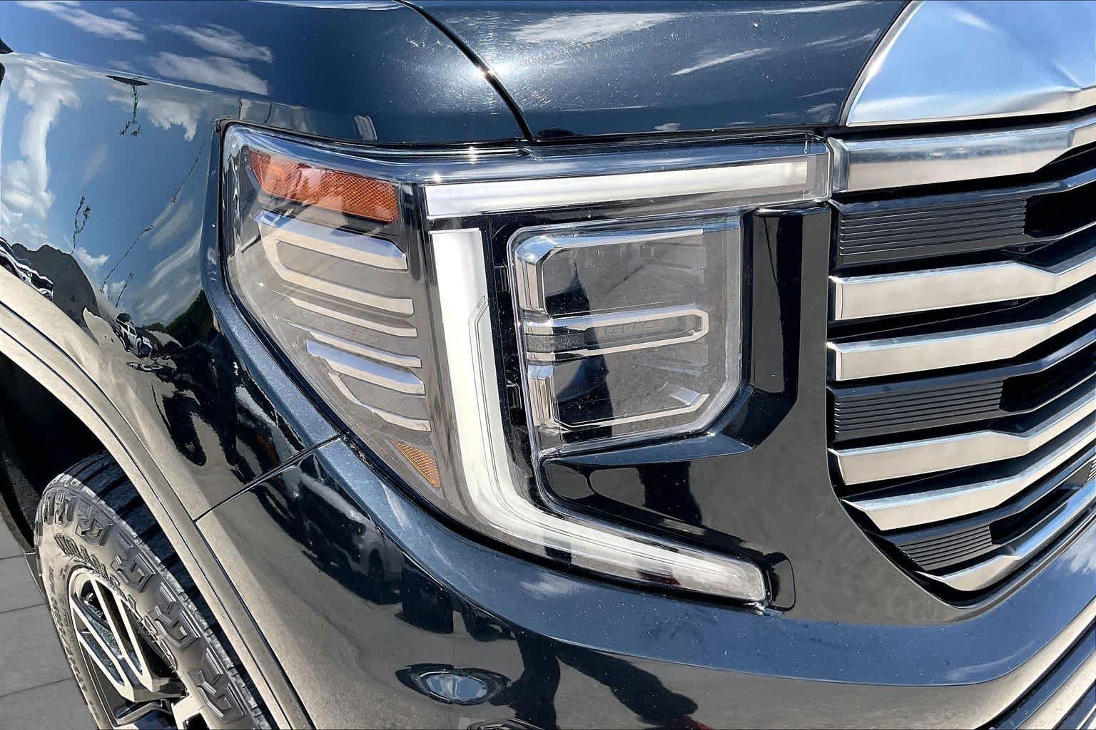 Used 2022 Onyx Black GMC AT4 image 28
