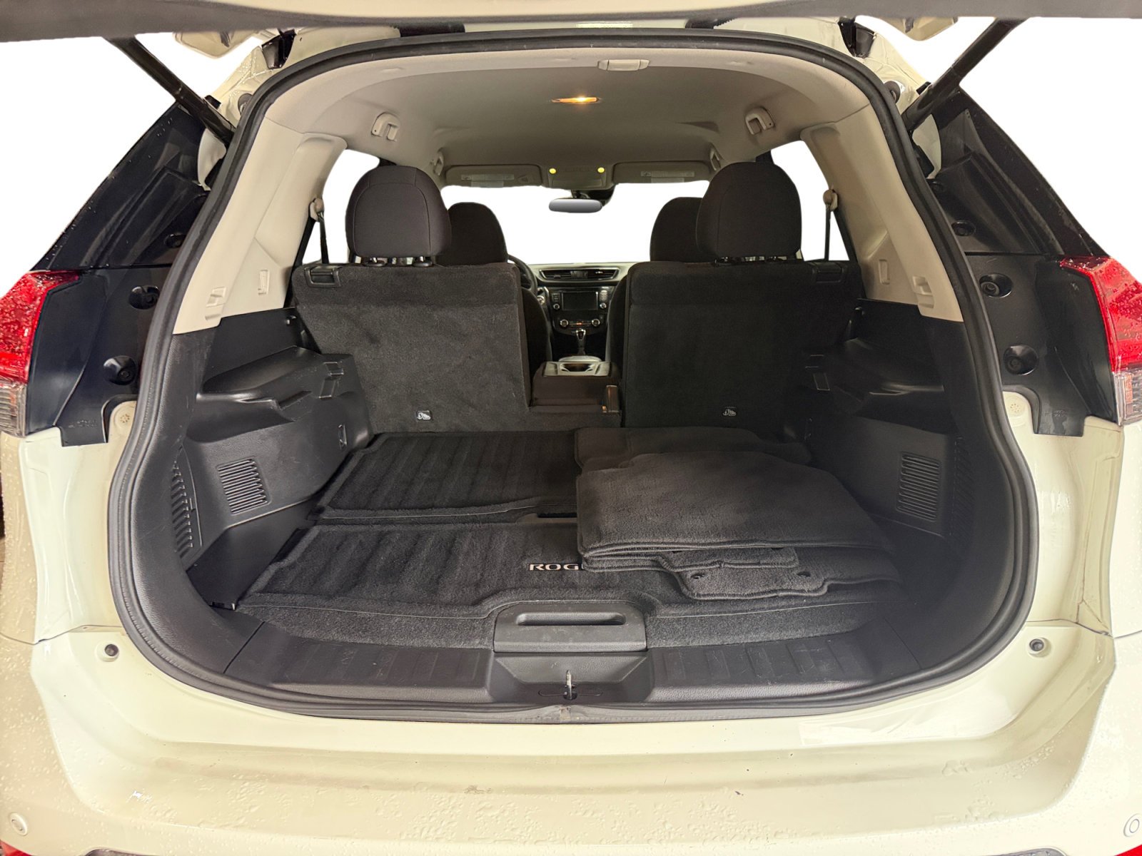 Used 2019 Glacier White Nissan SV image 35