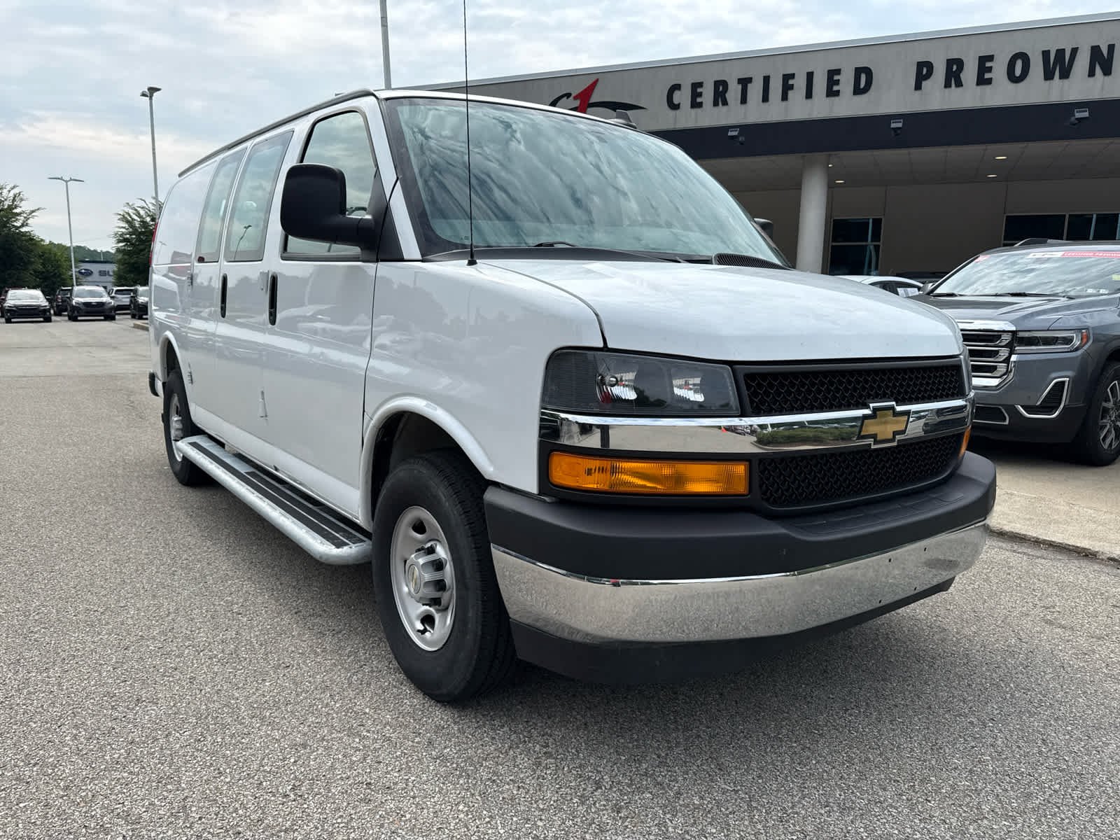 Used 2025 Summit White Chevrolet WT image 4