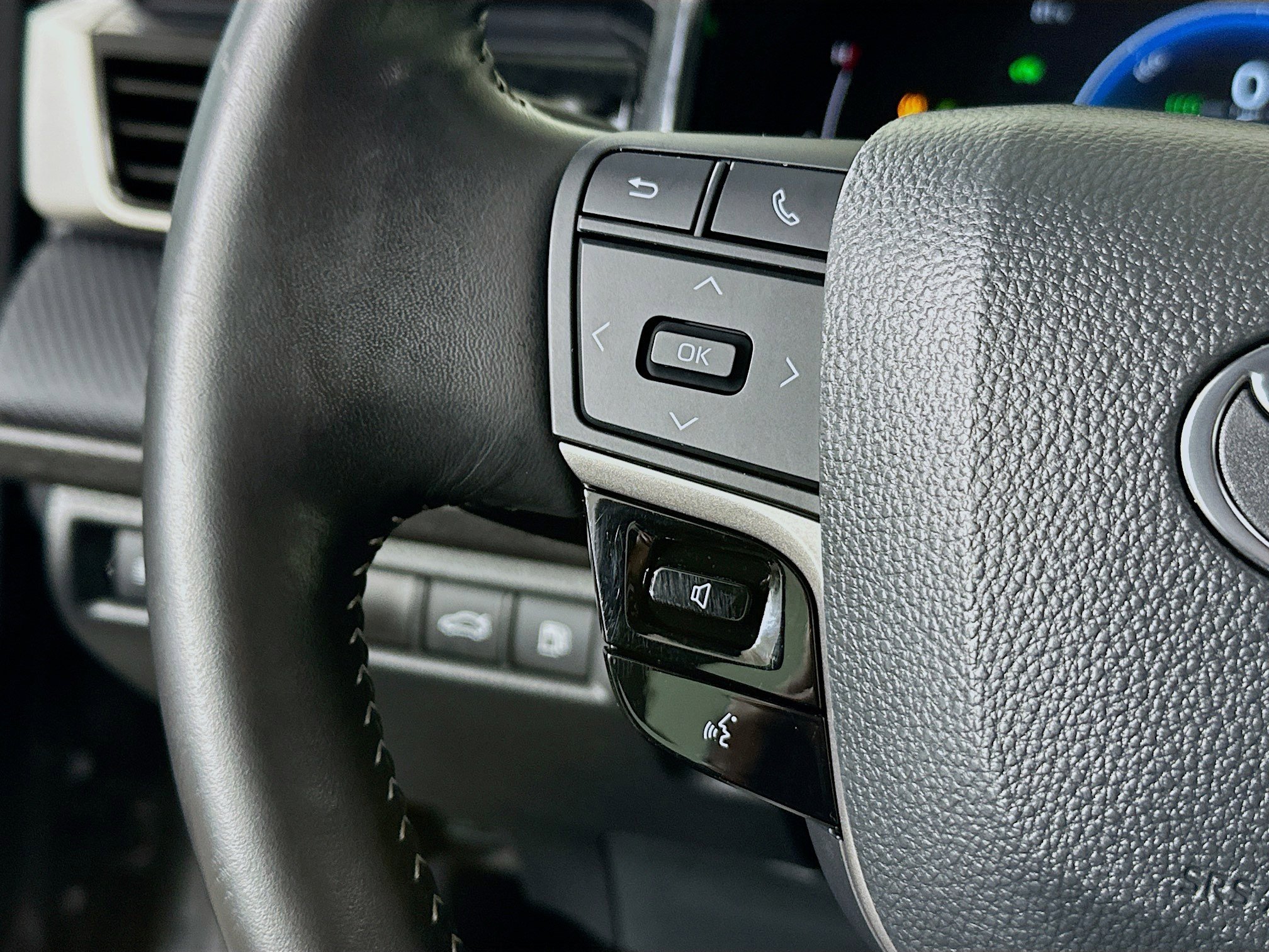 Used 2025 Underground Toyota SE image 14
