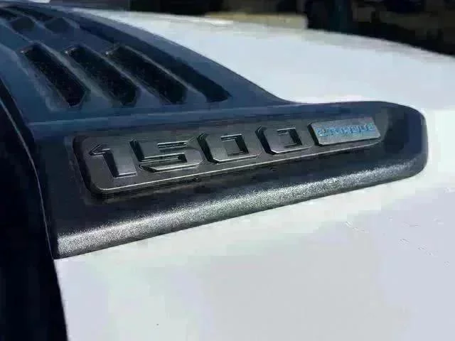 New 2026 Ivory White Tri-Coat Pearl-Coat Exterior Paint RAM LARAMIE image 6