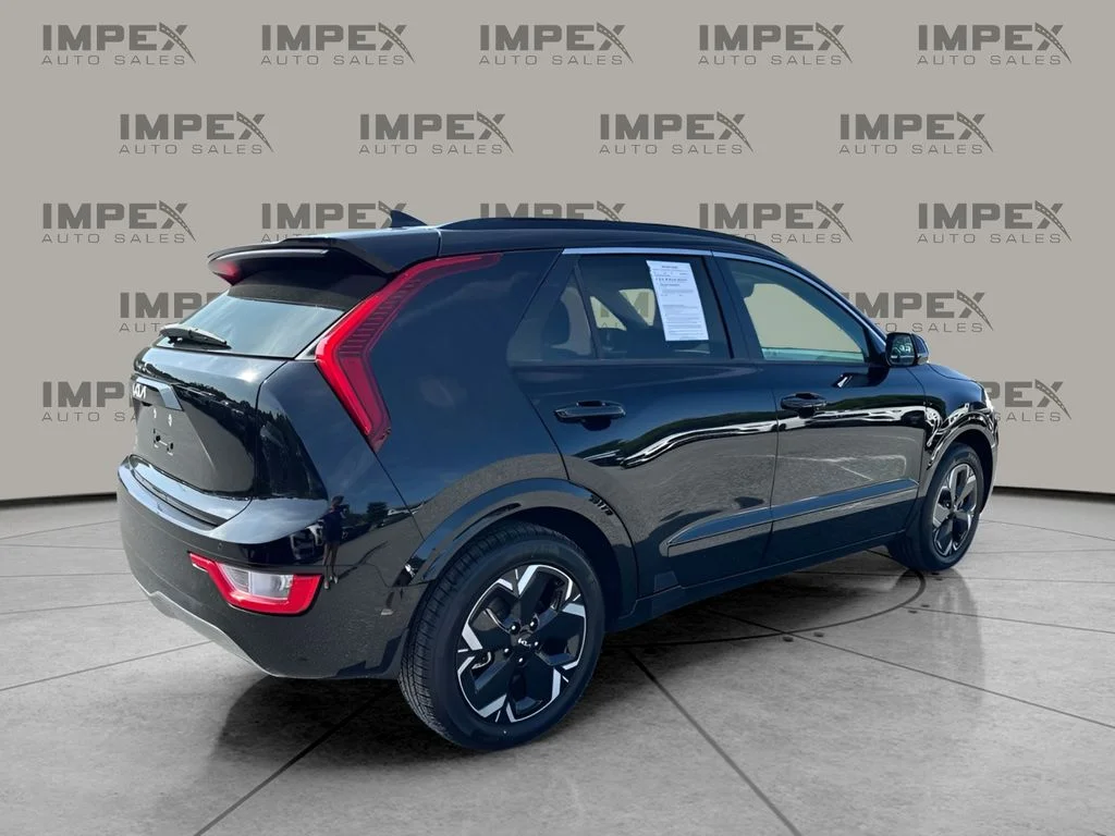 Used 2023 Black Kia Wind image 5