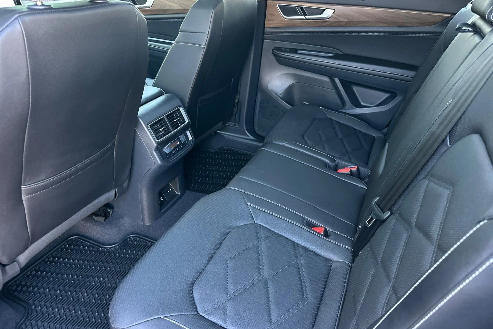 New 2026 Silver Volkswagen 2.0T SE w/Technology image 10