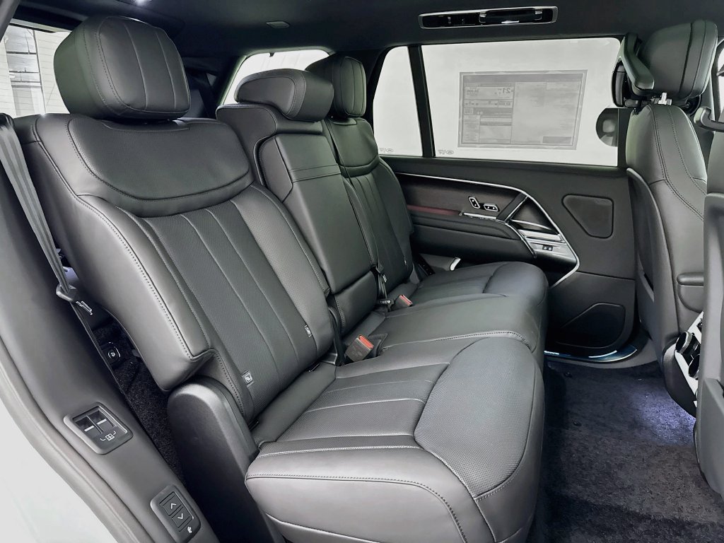 New 2027 Fuji White Land Rover SE image 28