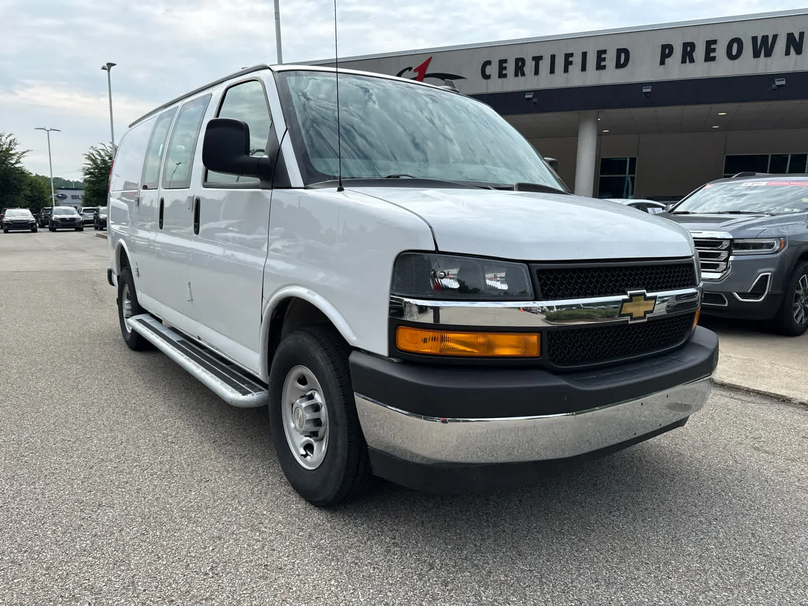 Certified Used 2025 Summit White Chevrolet  image 4