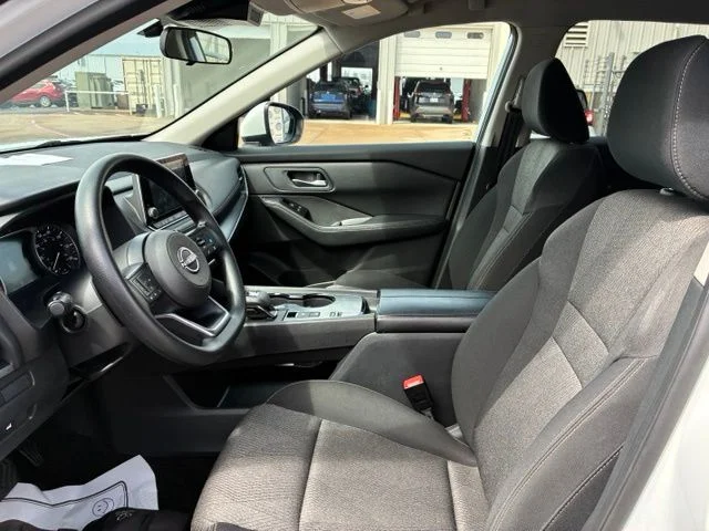 Used 2024 Everest White Pearl Nissan SV image 7