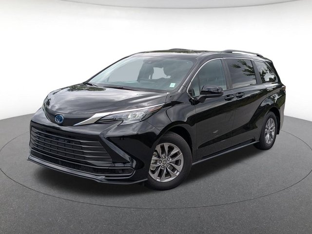 2025 Toyota Sienna LE