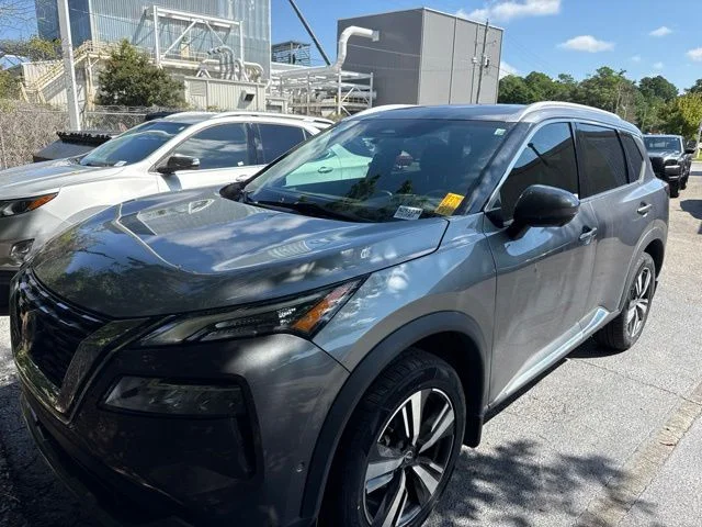 Used 2023 Gray Nissan SL image 13