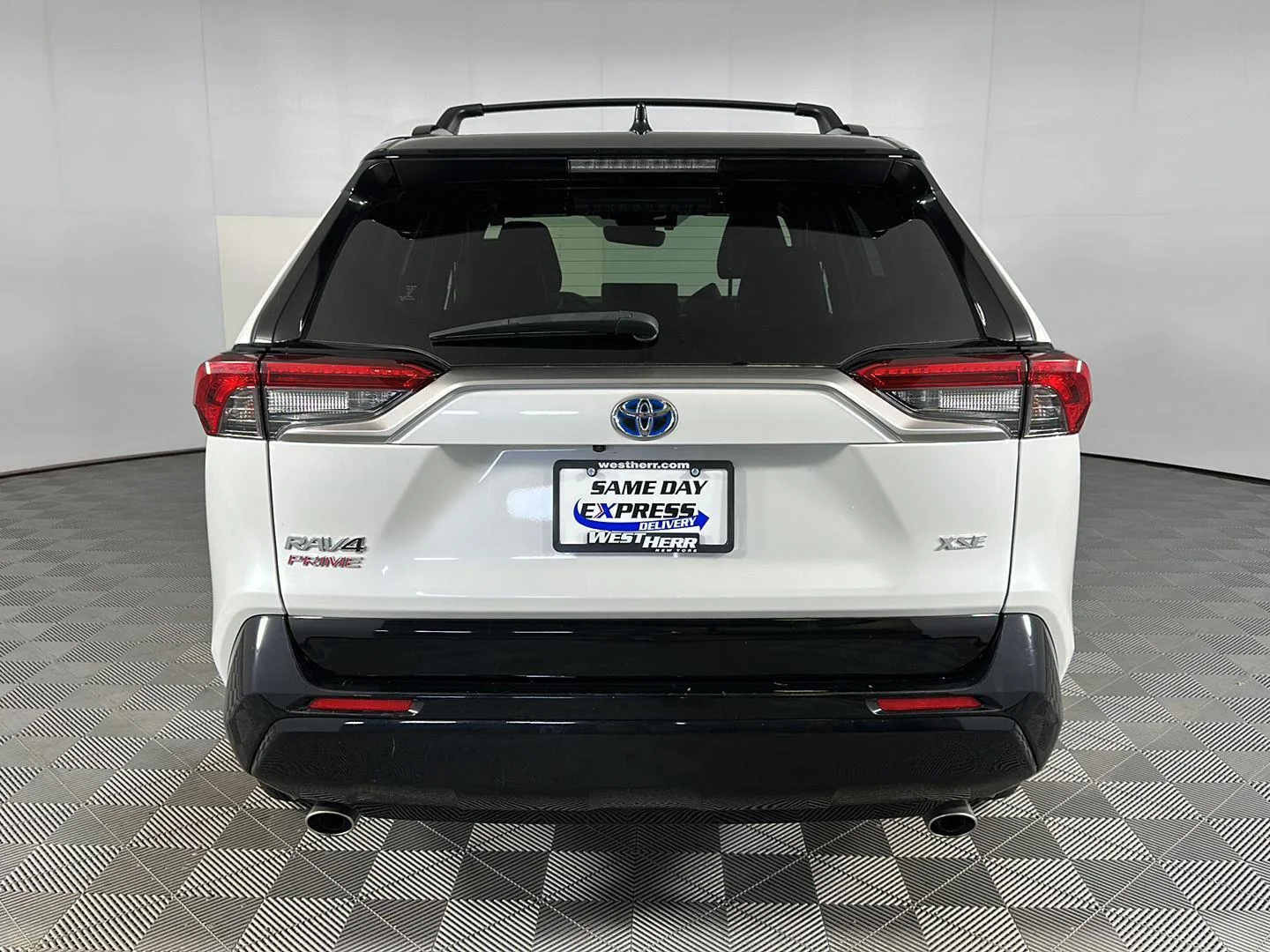 Used 2023 Wind Chill Pearl w/Midnight Black Metallic Roof Toyota XSE image 11