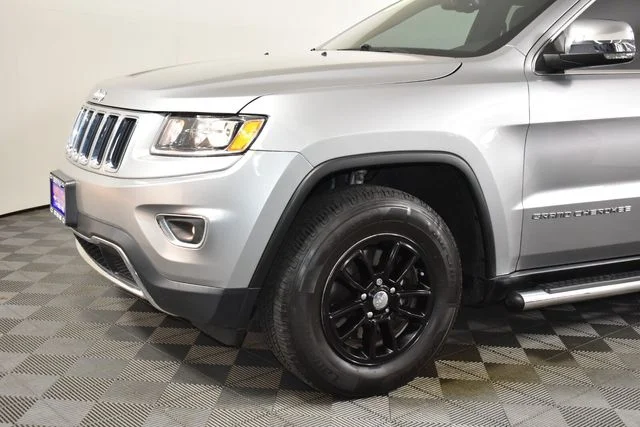 Used 2016 Silver Jeep Limited image 2