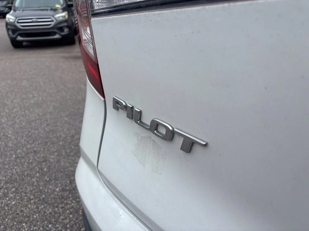 Used 2022 White Honda EX-L image 15