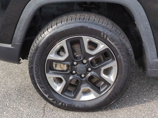 Used 2018 Black Jeep Trailhawk image 11