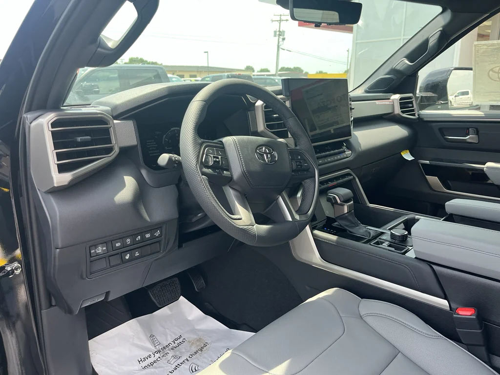 2026 Toyota Tundra Limited - Photo 12