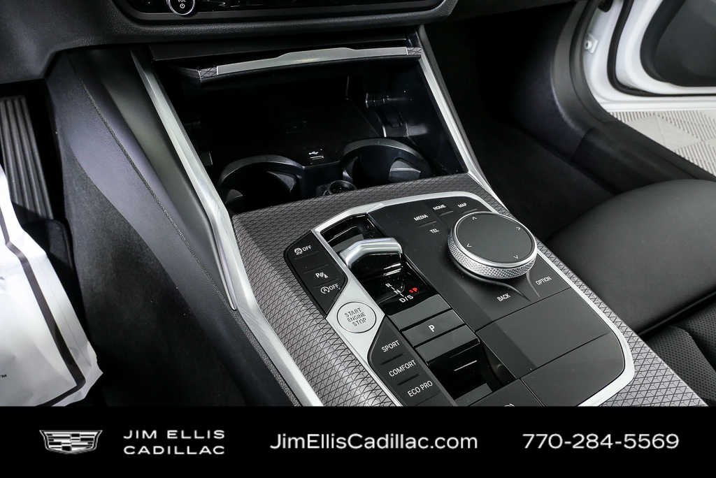 2025 BMW 3 Series 330i - Photo 17