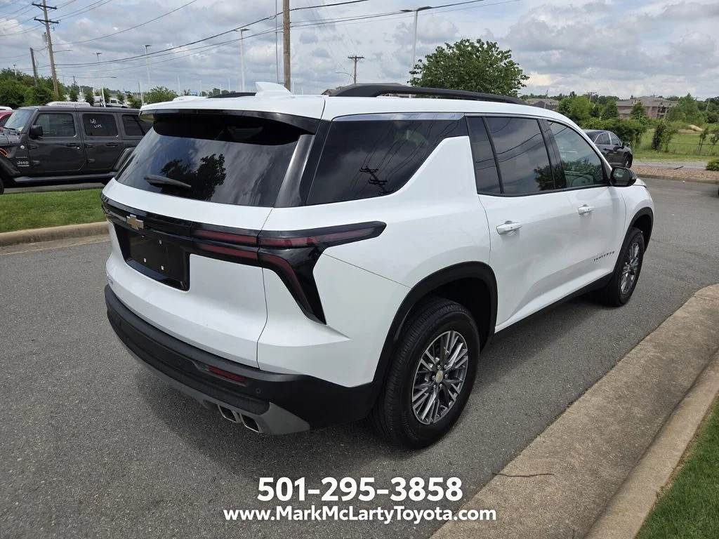 Used 2025 White Chevrolet LT image 10