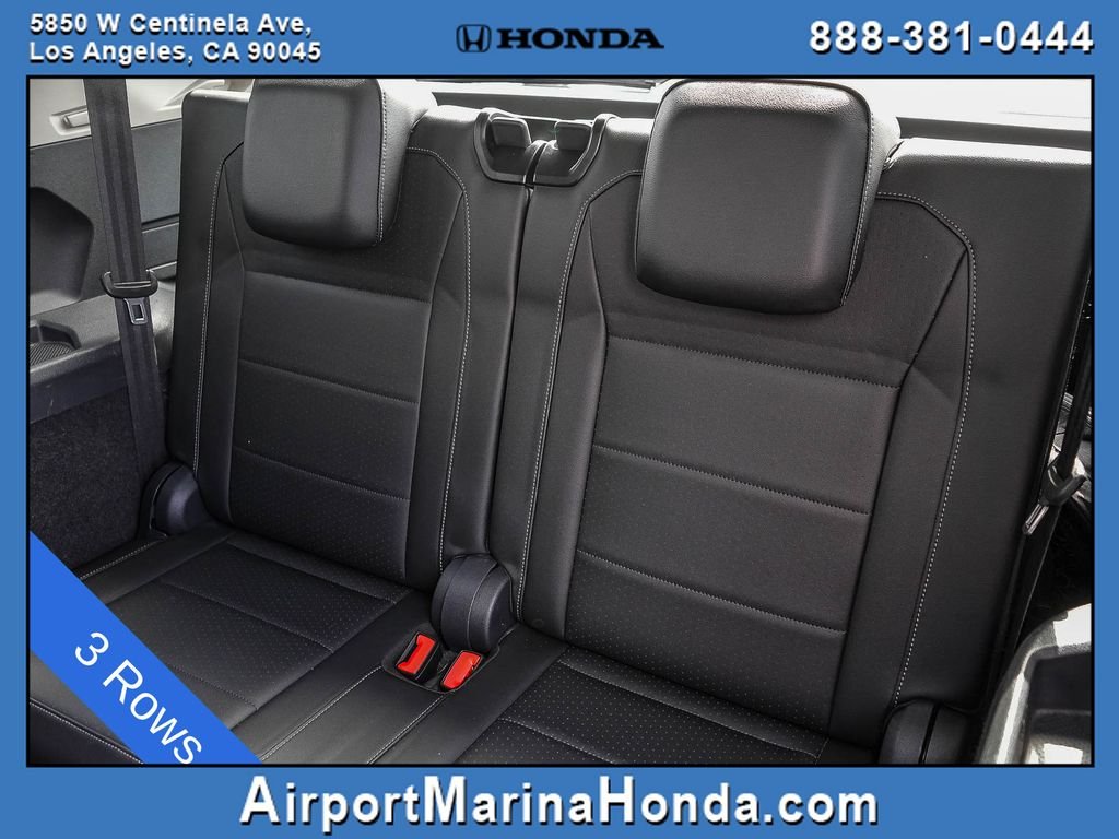 Used 2018 Pearl Metallic Volkswagen 2.0T SEL image 12