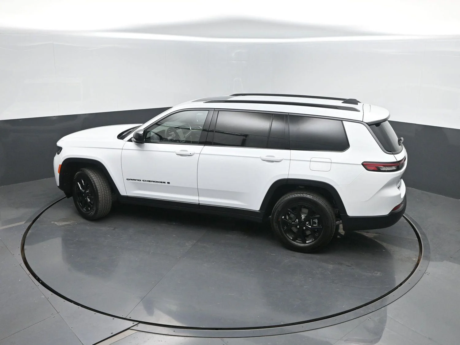 New 2026 Bright White Clear-Coat Exterior Paint Jeep Laredo Altitude image 36
