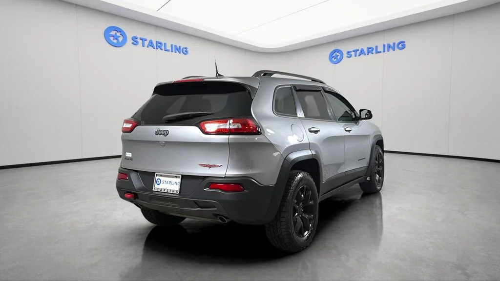 Used 2017 Silver Jeep Trailhawk 4x4 image 8