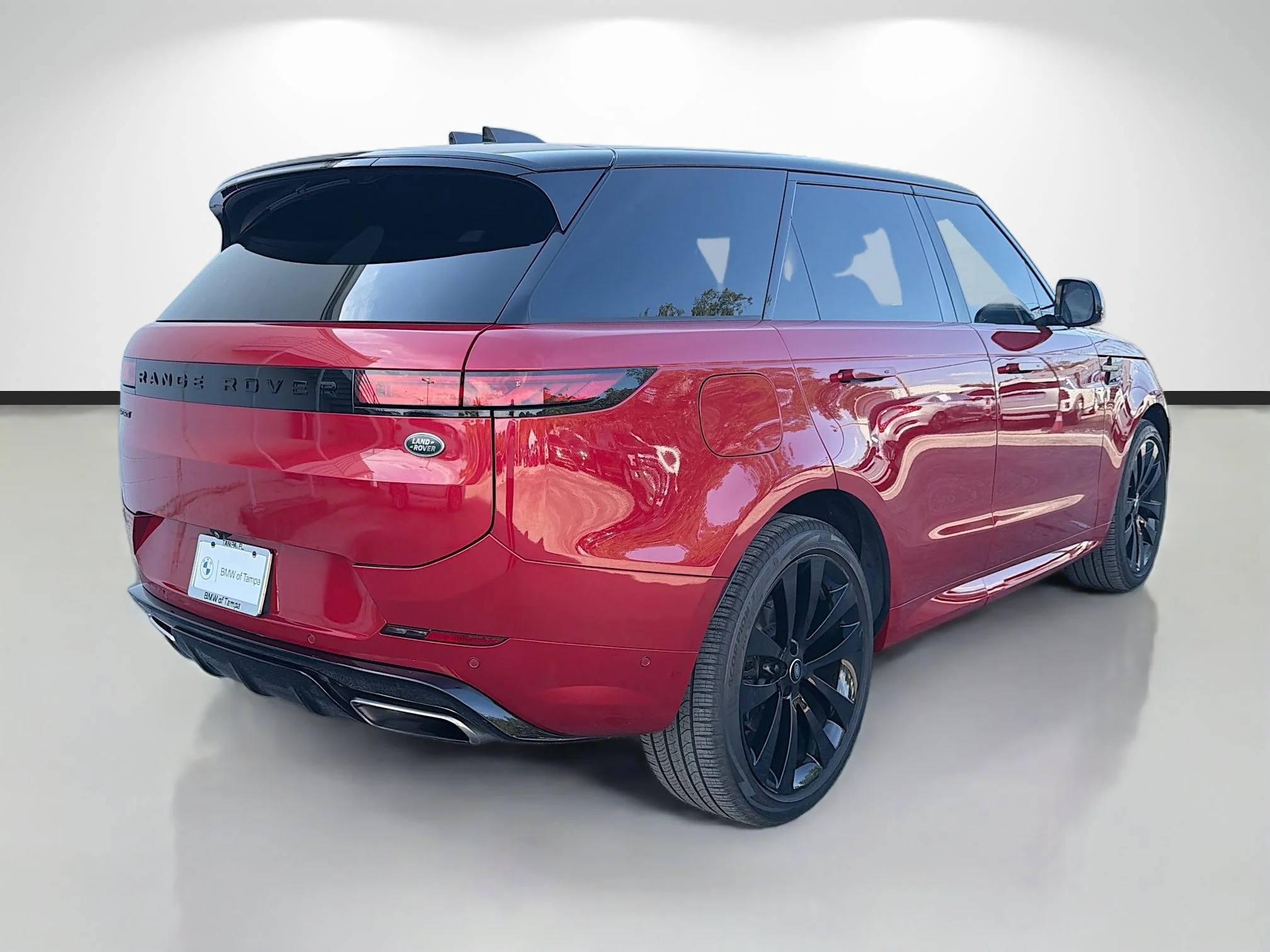 Used 2023 Firenze Red Metallic Land Rover SE Dynamic image 3