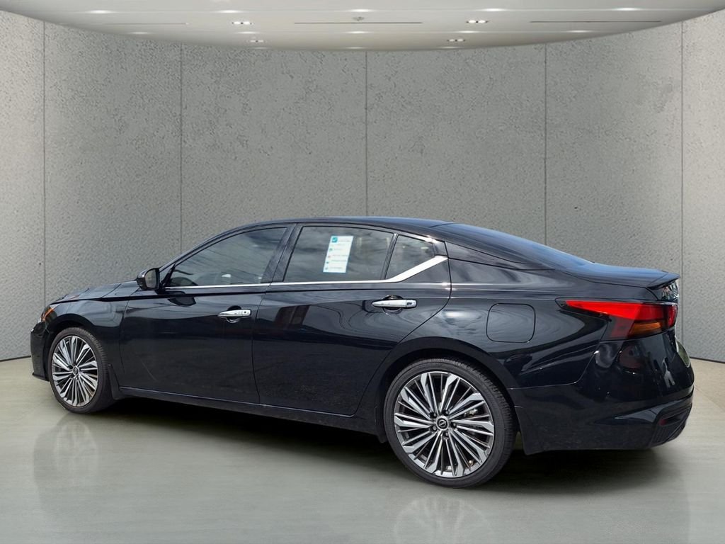Used 2025 Black Nissan 2.5 SL image 7