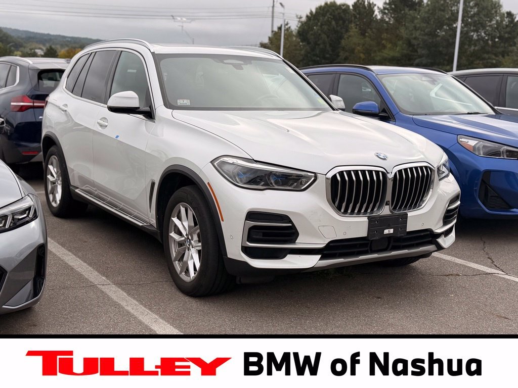 Certified Used 2022 Mineral White Metallic BMW xDrive40i image 1