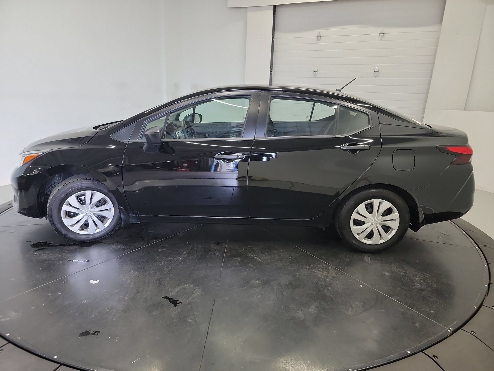 Used 2023 Super Black Nissan S image 4