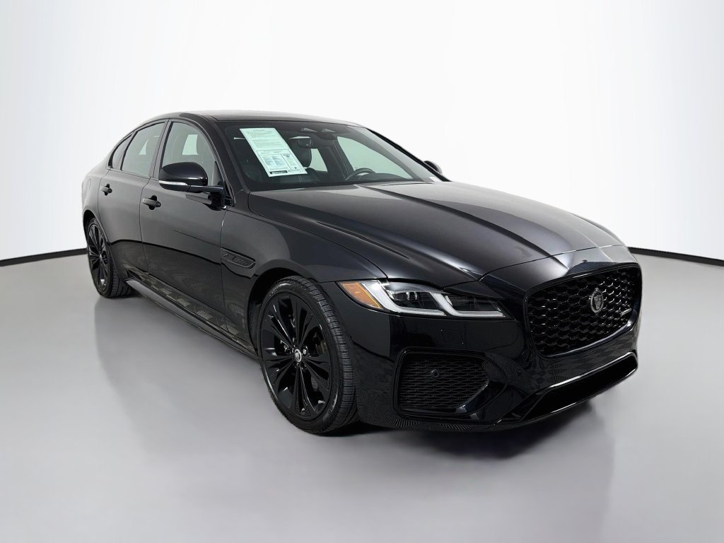 Used 2024 Black Jaguar R-Dynamic SE image 3