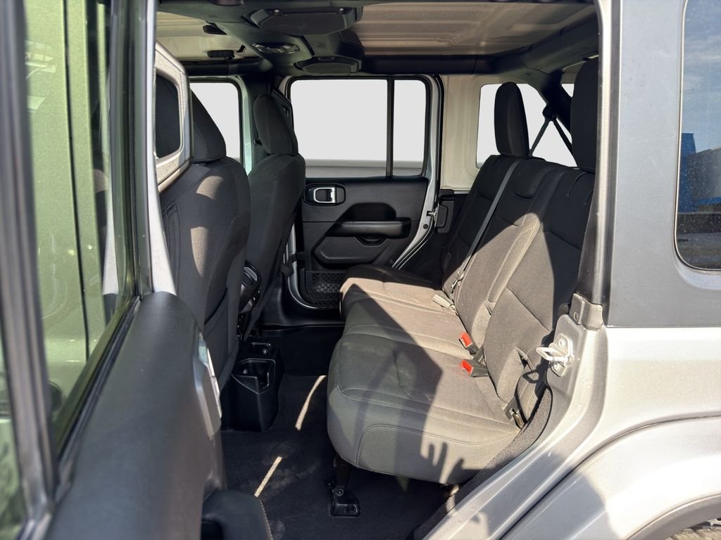 Used 2020 Silver Jeep Unlimited Sahara image 13