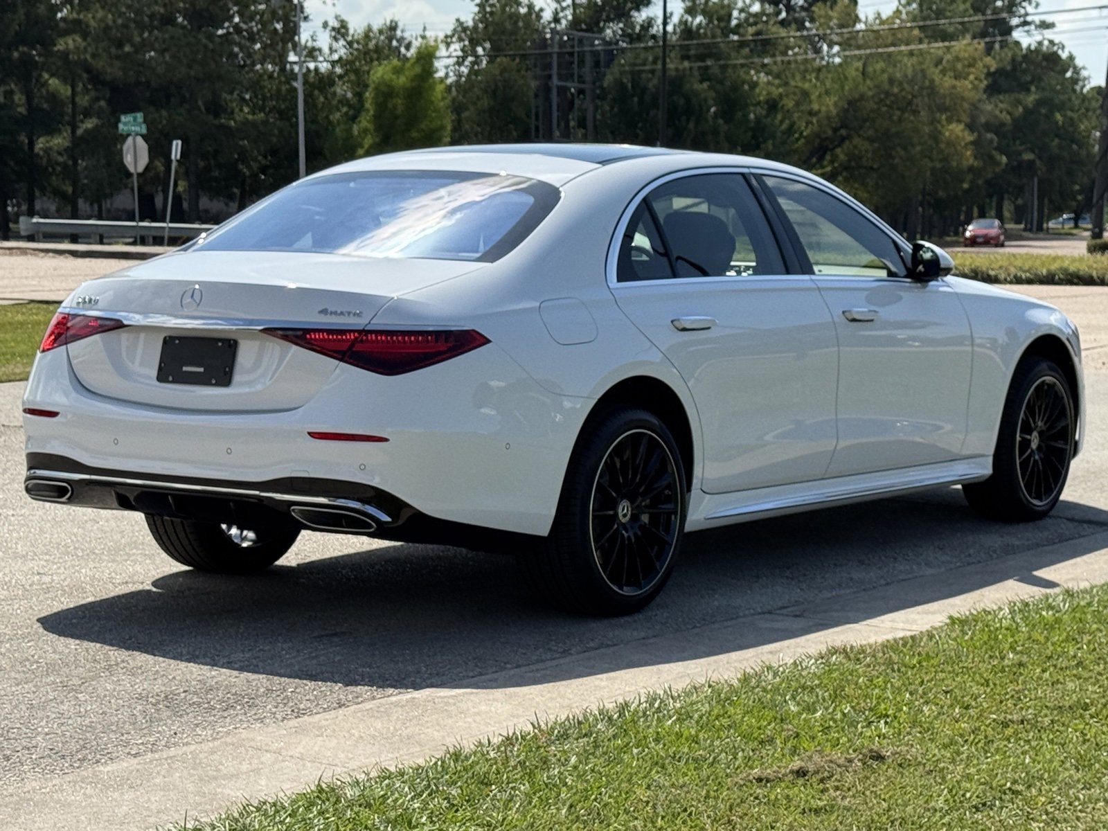 New 2026 MANUFAKTUR Moonlight White Metallic Mercedes-Benz S 580 image 26