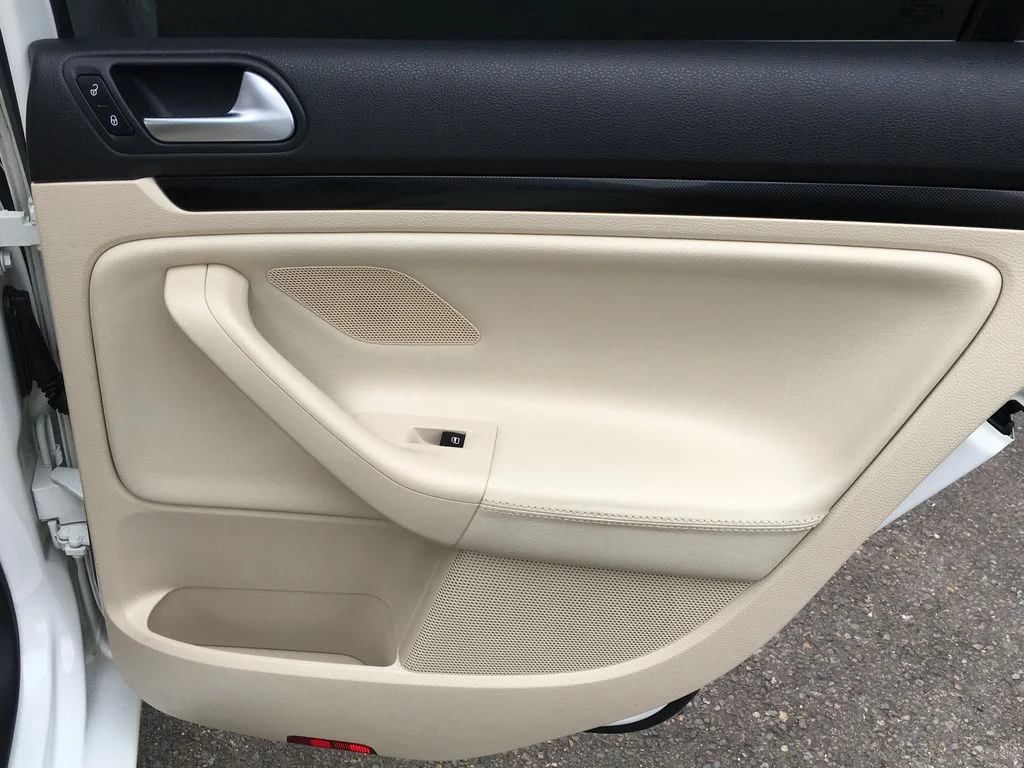 Used 2013  Volkswagen 2.0L TDI image 29