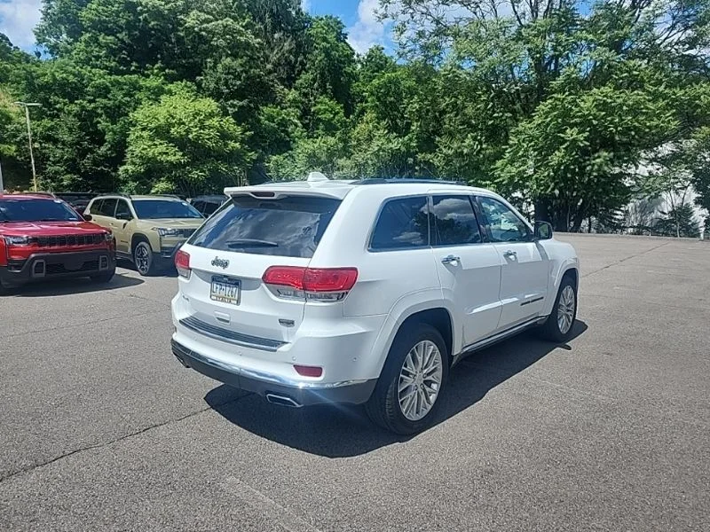 Used 2018 White Jeep Summit image 3