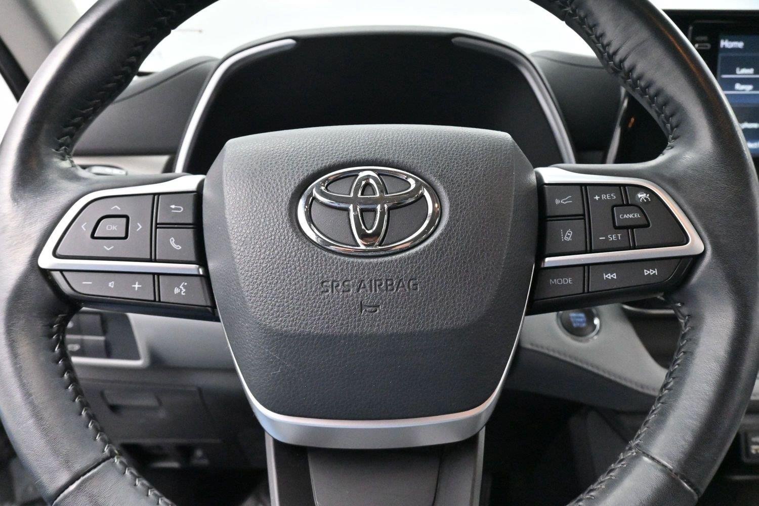 Used 2022 Celestial Silver Metallic Toyota XLE image 17