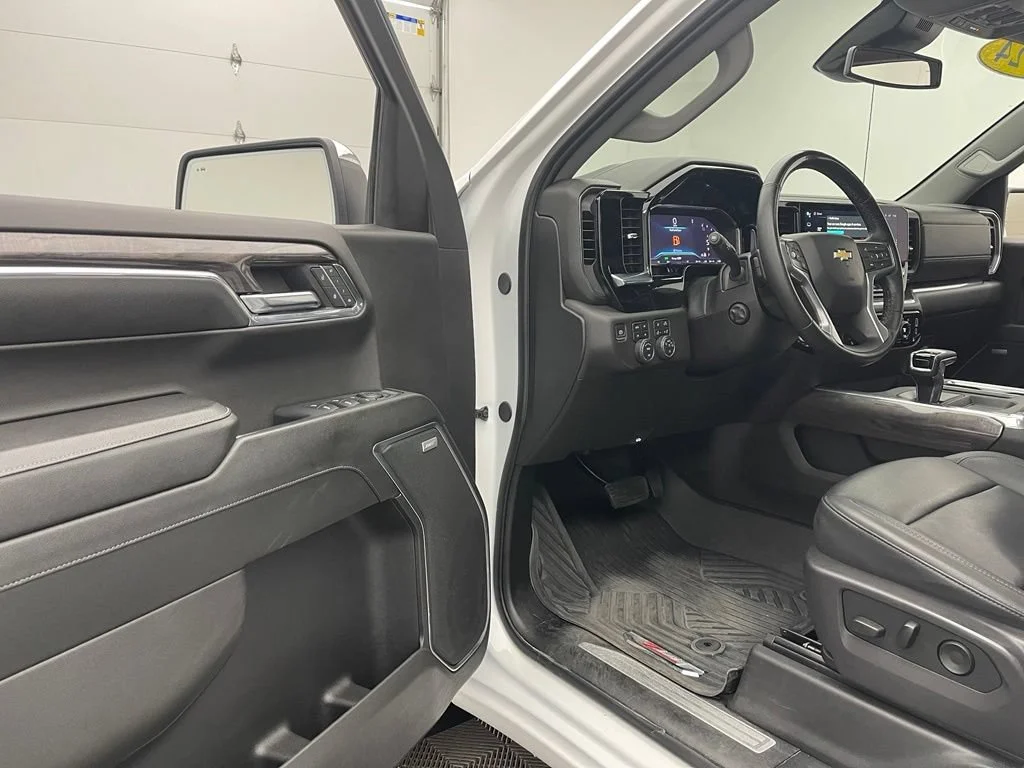 Used 2024 Summit White Chevrolet LTZ image 16