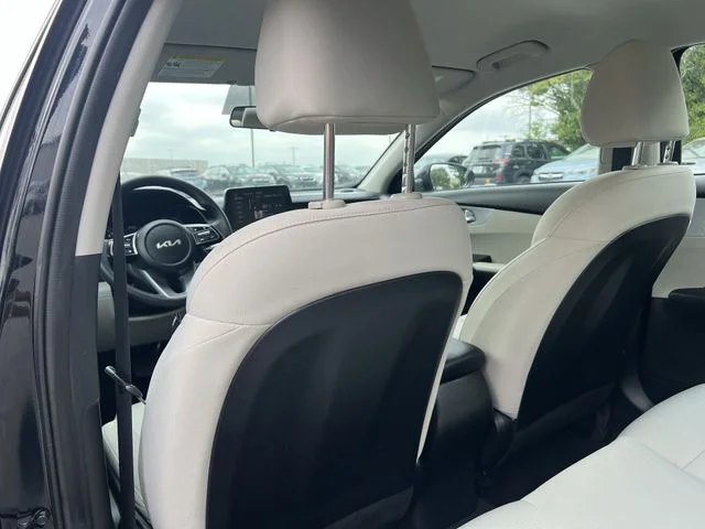 Used 2023 Black Kia LXS image 31
