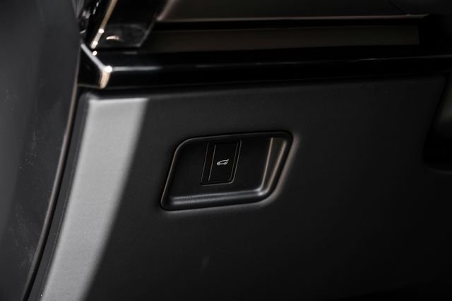 New 2026  Land Rover SE image 34