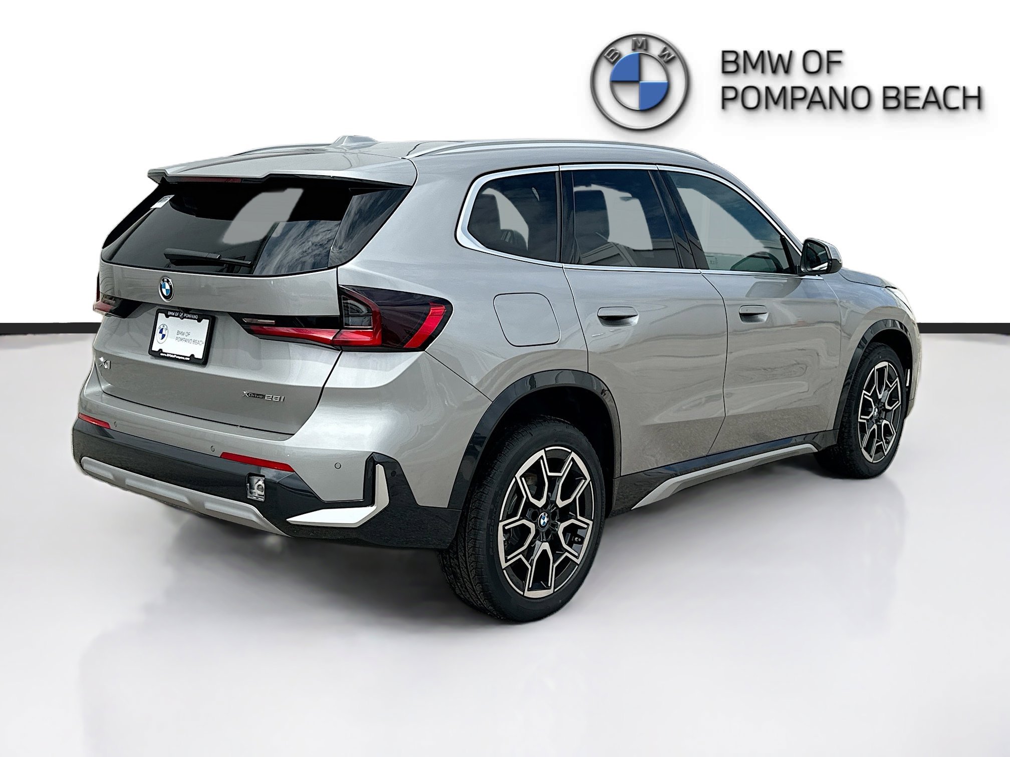 New 2026 Space Silver Metallic BMW xDrive28i image 6