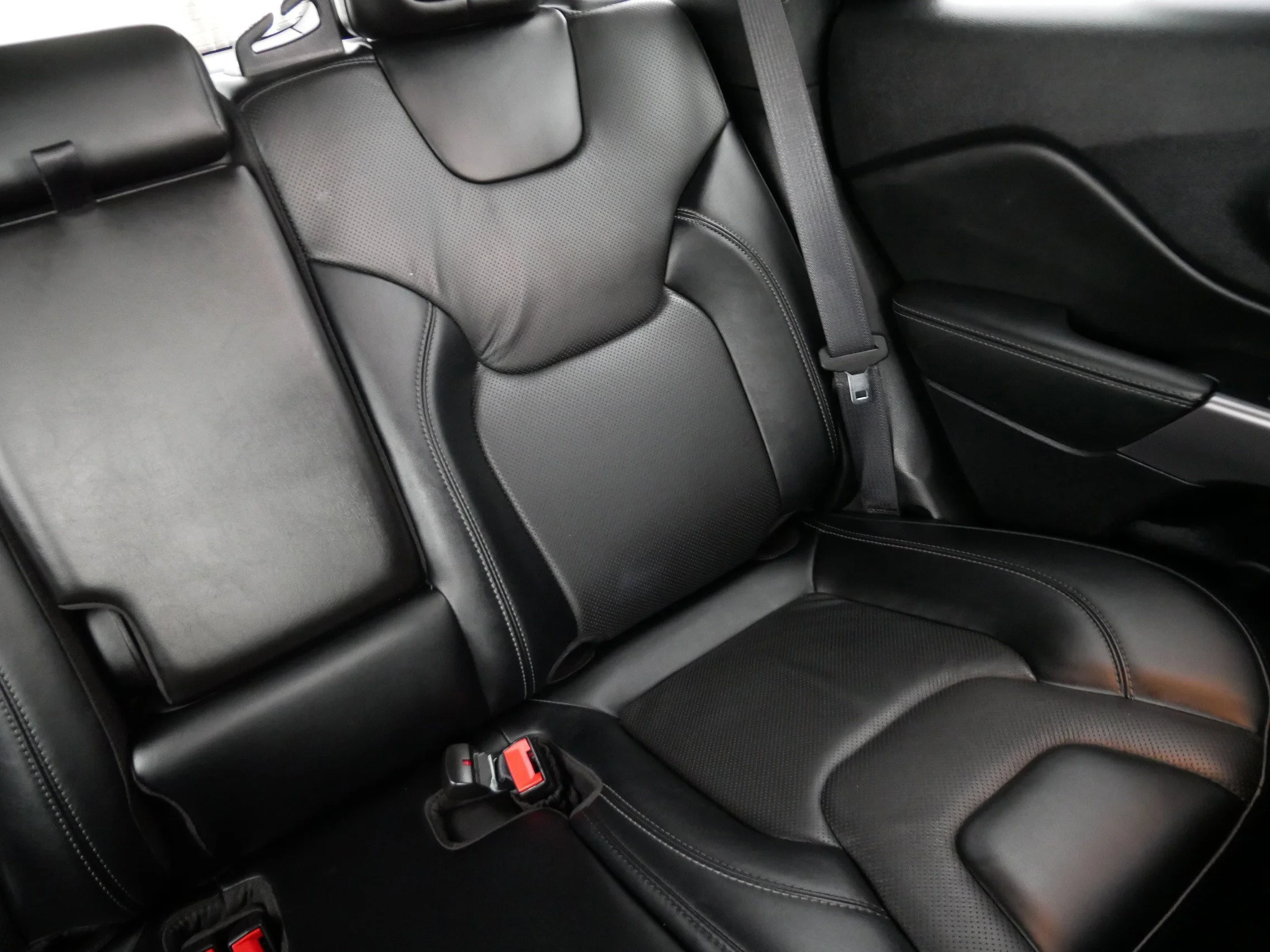 Used 2022 Bright White Clearcoat Jeep Limited image 14