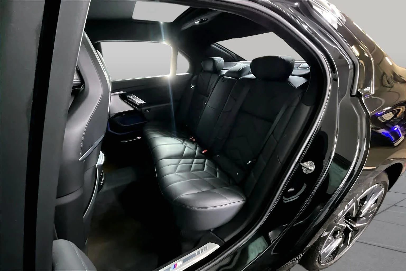 Used 2023 Black Sapphire Metallic BMW 760i xDrive image 21