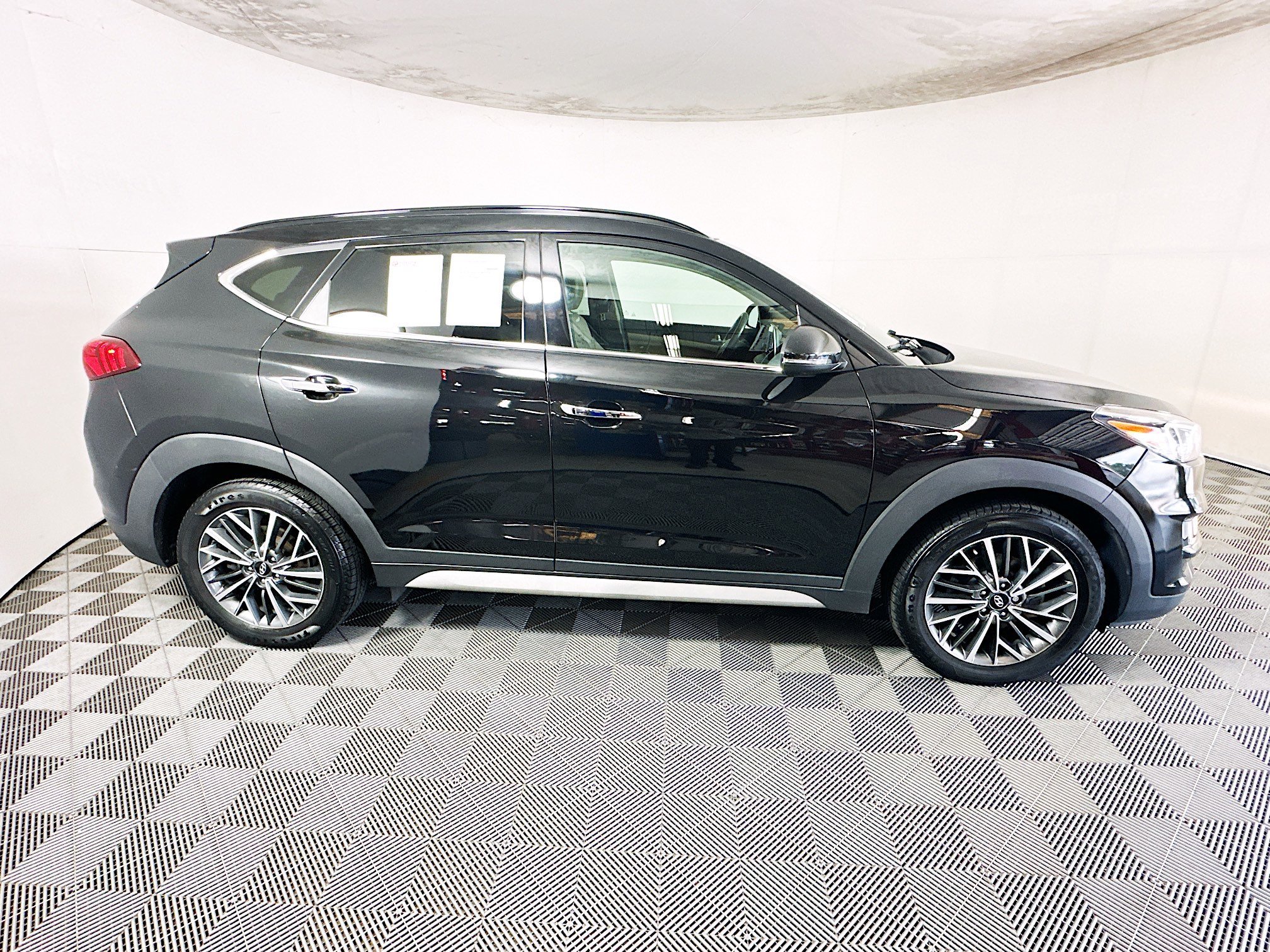 Used 2021 Black Noir Pearl Hyundai Ultimate image 2