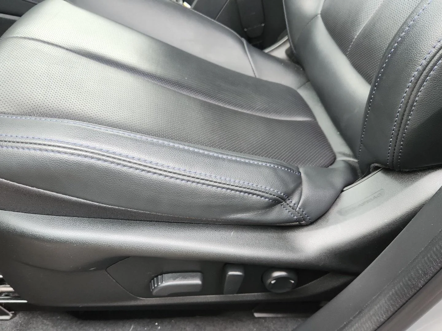 Used 2025 River Rock Pearl Subaru Limited image 11
