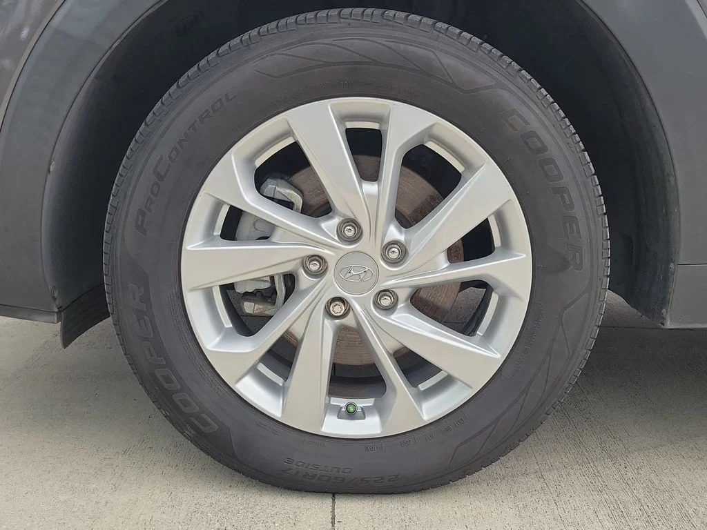 Used 2021 Gray Hyundai Value image 4