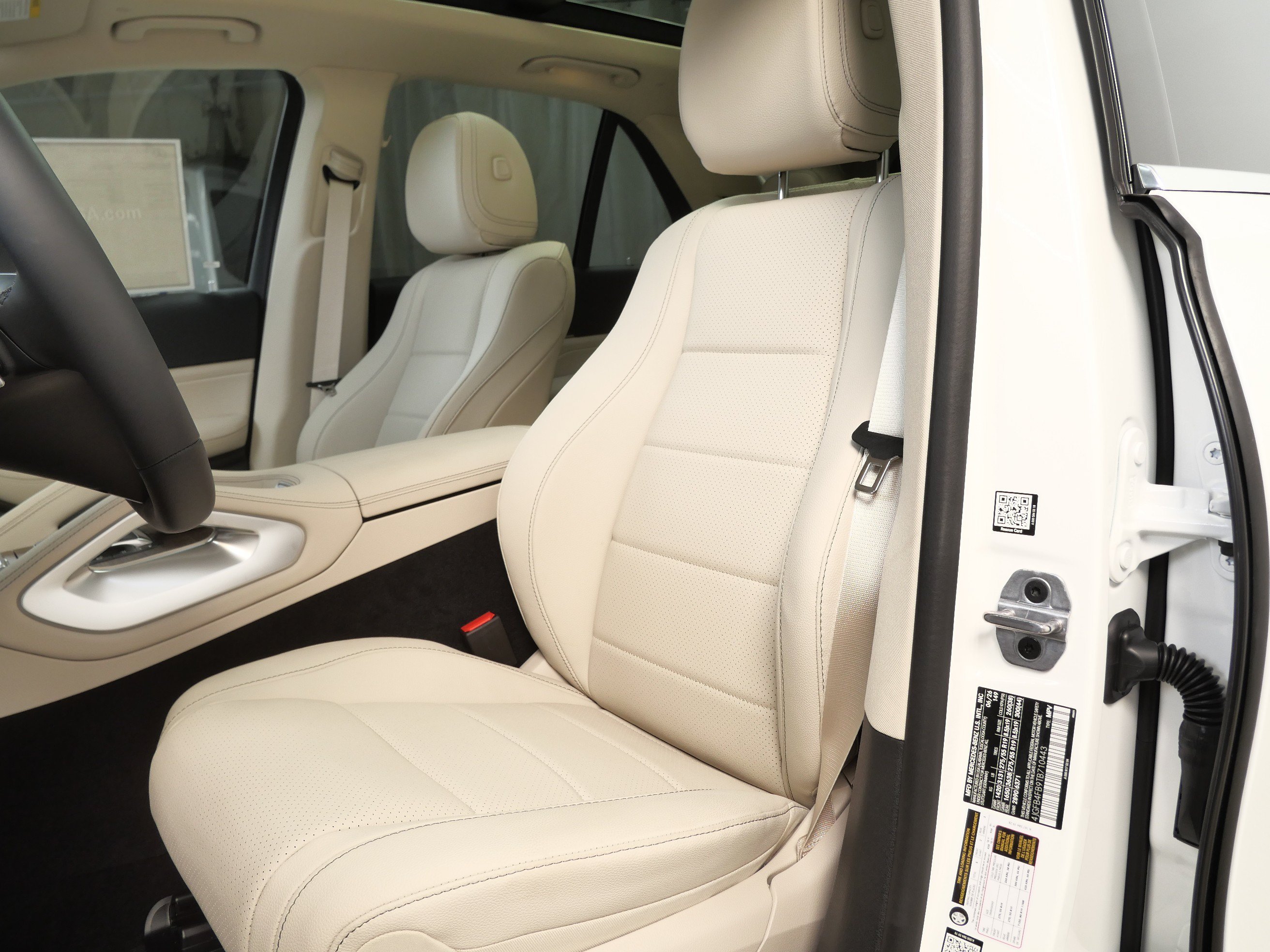 New 2026 Polar White Mercedes-Benz GLE 350 image 3