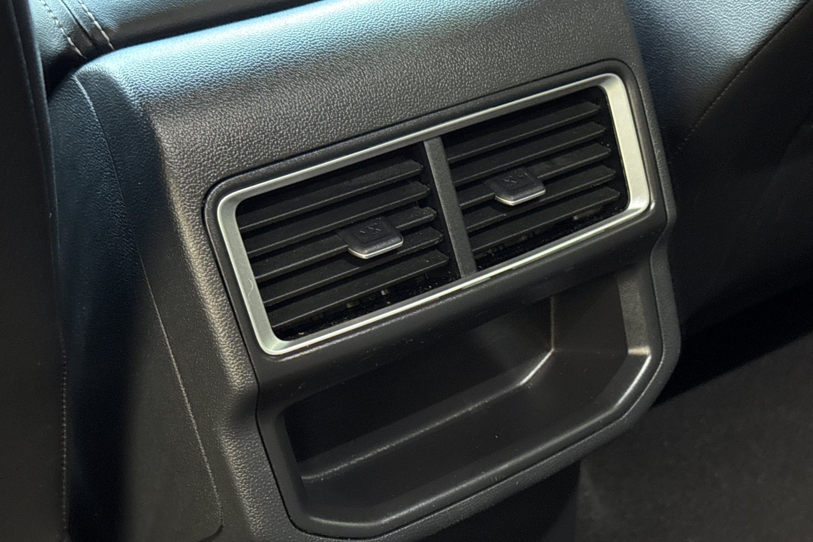 Used 2026  Volkswagen SE w/Technology image 13