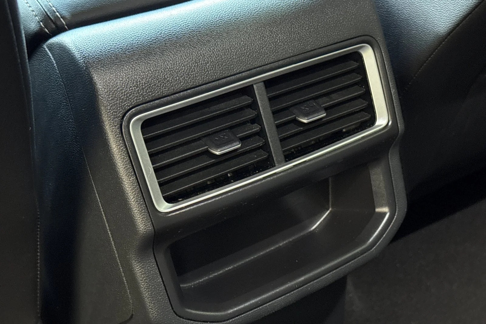 Used 2026  Volkswagen SE w/Technology image 13