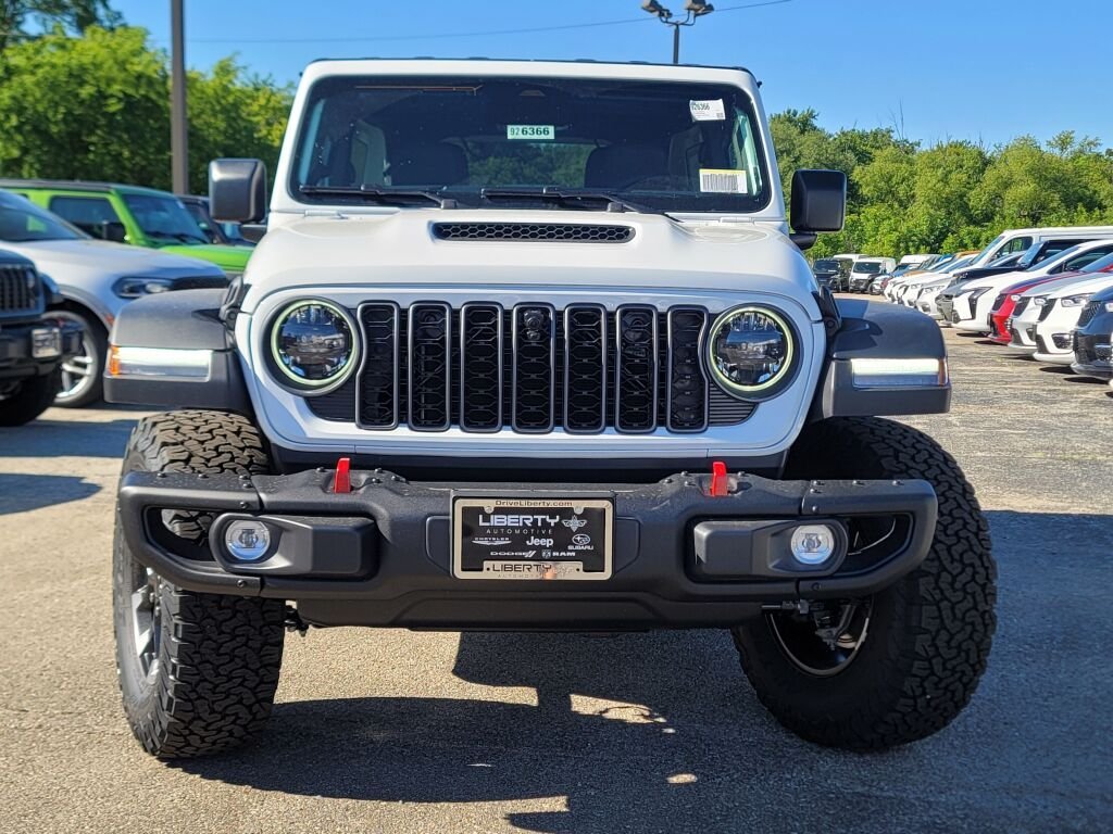 New 2026 Bright White Clear-Coat Exterior Paint Jeep Rubicon image 4