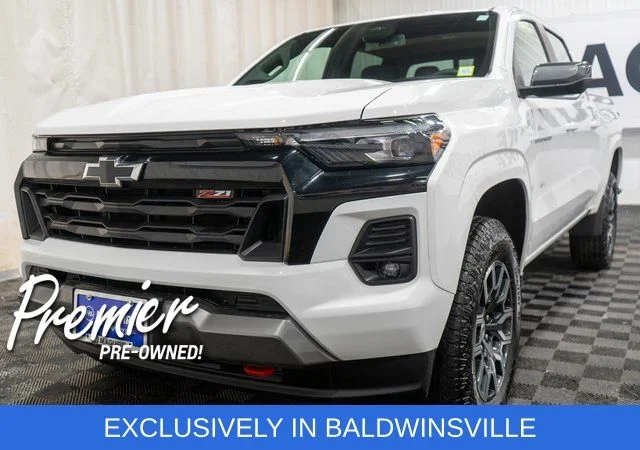 Used 2025 White Chevrolet Z71 image 2