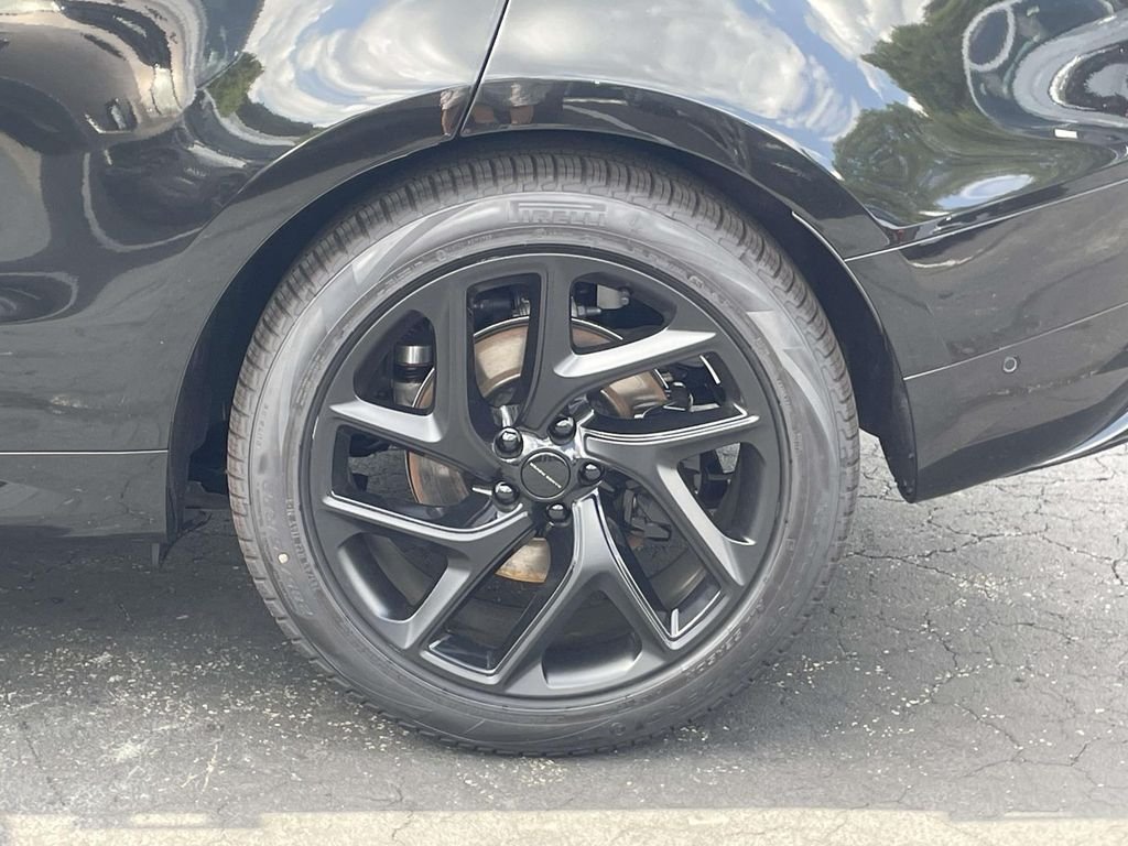 New 2026 Santorini Black Land Rover Dynamic SE image 11