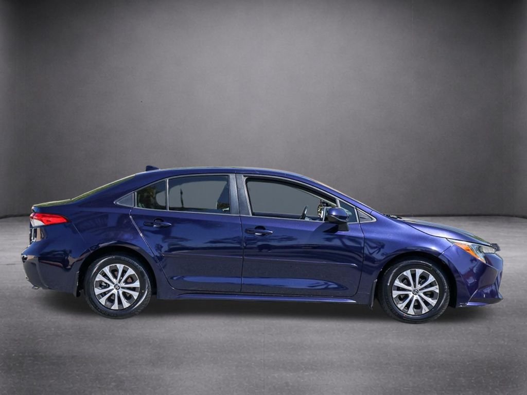 Used 2022  Toyota LE image 2