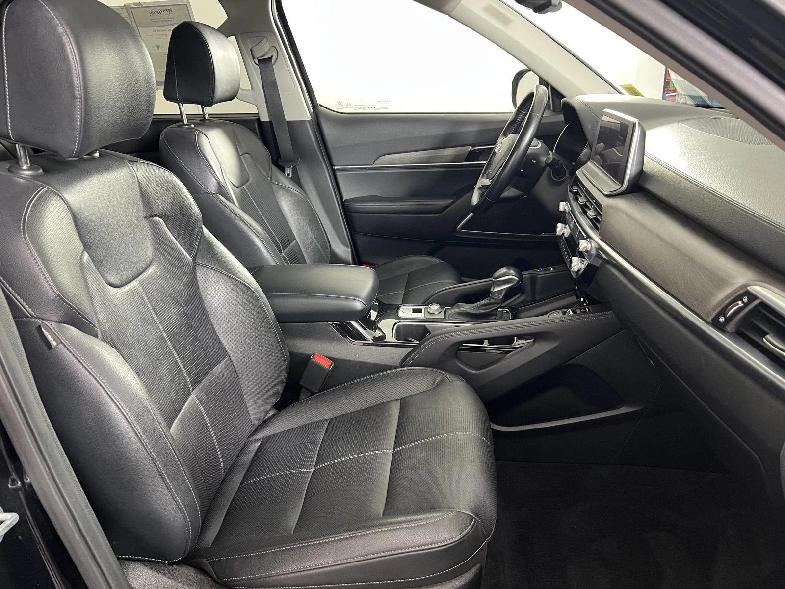 Used 2022 Ebony Black Kia EX image 32